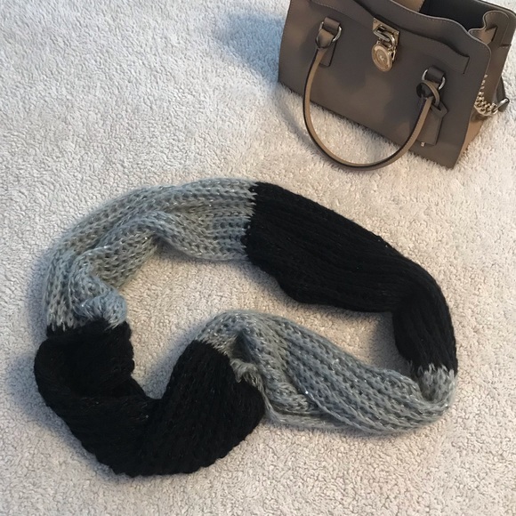 Accessories - EUC Infinity Scarf